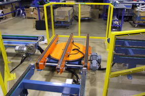 Transport system for normal-sized pallets and small pallets with goods