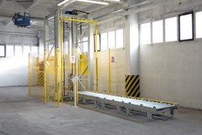 2007. Four-pillar vertical conveyor