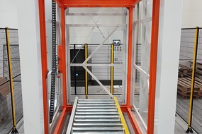 2017. Four-pillar vertical conveyors