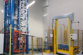 Transport system for pallets in the pharmaceutical industry
