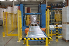 2011. Pallet transport system with an automatic wrapper