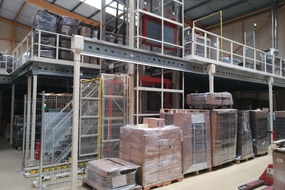 2016. Pallet transport system with a vertical conveyor