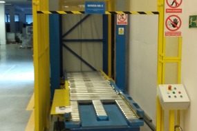 2009. Four-pillar vertical conveyor