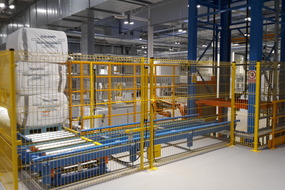 Pallet transport systems with vertical conveyors