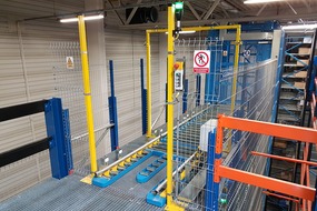 Transport system for cardboard boxes and EUR pallets for an automotive parts distributor