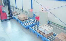 2005. Pallet transport system with driven trolleys
